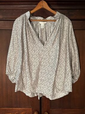 H&M women’s bubble sleeve v-neck blouse • shirt • tunic